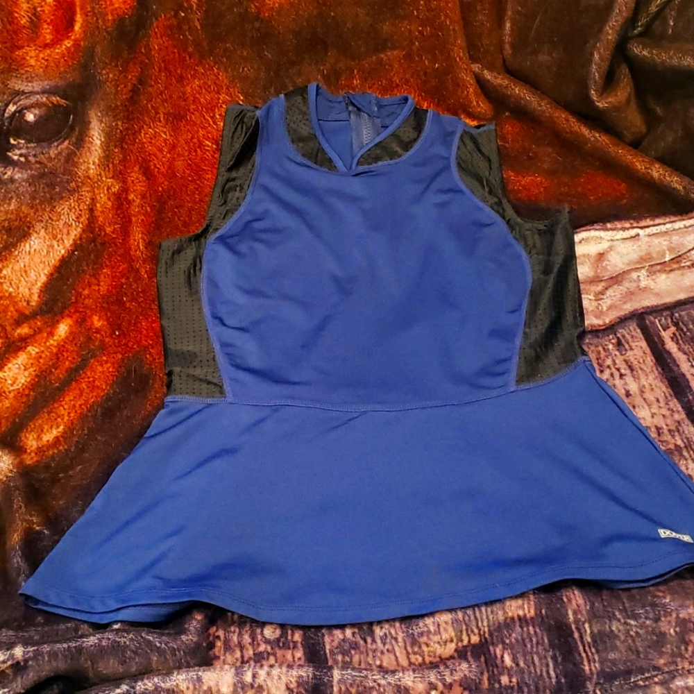 Sleeveless horseback riding shirt